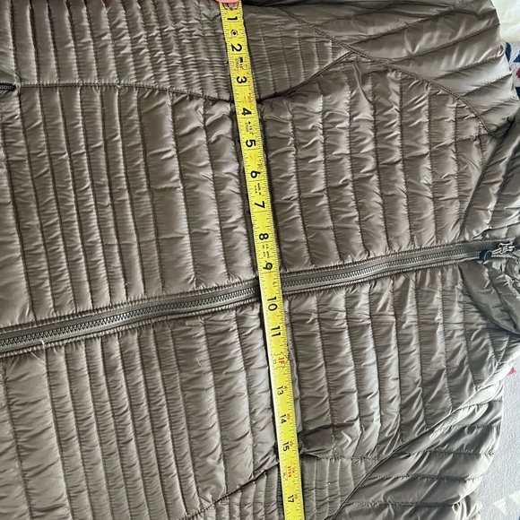 L.L. Bean womens Puffer Jacket - brown - Picture 6 of 7